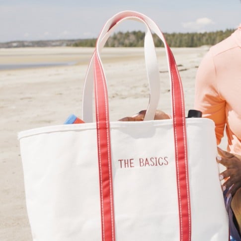 Boat and tote ready for the beach.